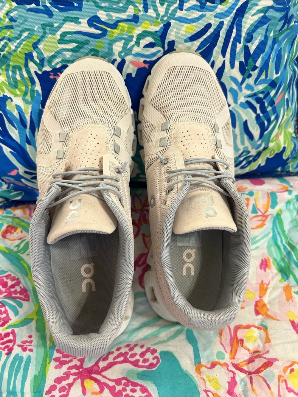 On Cloud 5, Women Size 8, light pink and grey